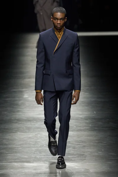 Look 27